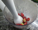 Foto del paso 6 de la receta: Corazón de bizcocho diet con puré de fresas