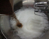 Foto del paso 1 de la receta: Piruletas de bizcocho bañadas con chocolate puro