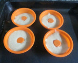 Foto del paso 3 de la receta: Piruletas de bizcocho bañadas con chocolate puro