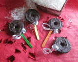 Foto del paso 7 de la receta: Piruletas de bizcocho bañadas con chocolate puro