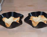 Foto del paso 7 de la receta: Tartaletas de hojaldre, fruta en base de crema pastelera y nata montada