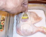 Foto del paso 2 de la receta: Trasero de pollo a la sal gruesa