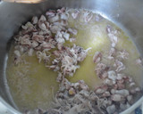 Foto del paso 1 de la receta: Risotto de puntillas de calamar con mantequilla de ajo