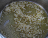 Foto del paso 2 de la receta: Risotto de puntillas de calamar con mantequilla de ajo