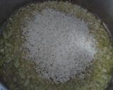 Foto del paso 3 de la receta: Risotto de puntillas de calamar con mantequilla de ajo