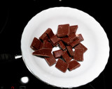 Foto del paso 1 de la receta: Cuencos de chocolate con nata y lacasitos