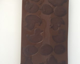 Foto del paso 2 de la receta: Conejo de Pascua de chocolate y huevos de chocolate