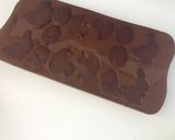 Foto del paso 3 de la receta: Conejo de Pascua de chocolate y huevos de chocolate