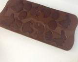 Foto del paso 3 de la receta: Conejo de Pascua de chocolate y huevos de chocolate