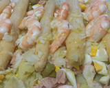 Foto del paso 2 de la receta: Ensalada variada con patatas y langostinos