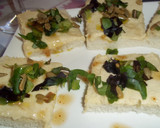 Foto del paso 2 de la receta: Canapés de hummus, pipas y aliño de higo