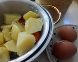 Foto del paso 2 de la receta: Tartaletas de ensaladilla de hojaldre