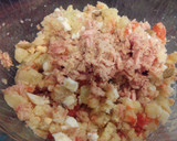 Foto del paso 4 de la receta: Tartaletas de ensaladilla de hojaldre