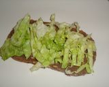 Foto del paso 1 de la receta: Bocadillo de pavo, brie y mermelada