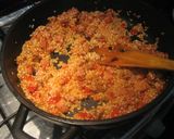 Foto del paso 3 de la receta: Arroz a la milanesa con salchichas y jamón dulce