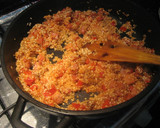 Foto del paso 3 de la receta: Arroz a la milanesa con salchichas y jamón dulce
