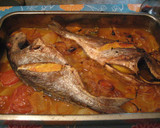Foto del paso 2 de la receta: Dorada al horno con pimientos y vino blanco