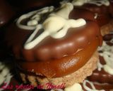 Foto del paso 8 de la receta: Conitos de dulce de leche bañados en chocolate