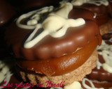 Foto del paso 8 de la receta: Conitos de dulce de leche bañados en chocolate