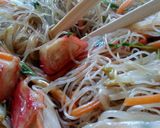 Foto del paso 4 de la receta: Chow Mein o fideos de arroz con brotes y kanikamas