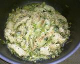 Foto del paso 1 de la receta: Pollo al verdeo sin crema