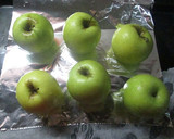 Foto del paso 1 de la receta: Manzanas con sirope de chocolate y almendras molidas