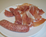 Foto del paso 1 de la receta: Champiñones picados con jamón y longaniza