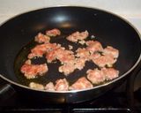 Foto del paso 4 de la receta: Champiñones picados con jamón y longaniza