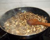 Foto del paso 8 de la receta: Champiñones picados con jamón y longaniza