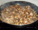 Foto del paso 10 de la receta: Champiñones picados con jamón y longaniza