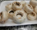 Foto del paso 1 de la receta: Champiñones empanados y rellenos de queso