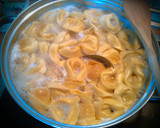 Foto del paso 1 de la receta: Tortellinis con salsa de piquillos