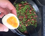 Foto del paso 5 de la receta: Guisantes con huevo, jamón curado, salchichas frankfurt y salsa de soja