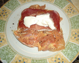 Foto del paso 2 de la receta: Rollitos de muslo de pollo rellenos y asados al horno