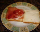 Foto del paso 1 de la receta: Triangulo de jamón Ibérico con queso