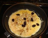 Foto del paso 4 de la receta: Tortilla de nueces, avellanas y pasas