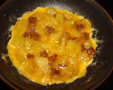 Foto del paso 5 de la receta: Tortilla de patatas y chorizo picante (individual)