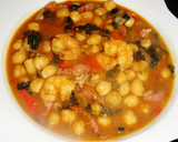 Foto del paso 6 de la receta: Potaje de garbanzos y espinacas con langostinos y jamón