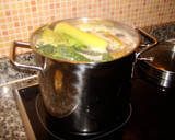Foto del paso 1 de la receta: Caldo de gallina
