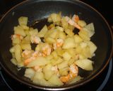 Foto del paso 2 de la receta: Tortilla de manzana ácida y gambitas