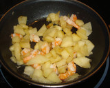 Foto del paso 2 de la receta: Tortilla de manzana ácida y gambitas