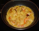 Foto del paso 4 de la receta: Tortilla de manzana ácida y gambitas