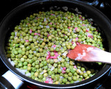 Foto del paso 5 de la receta: Guisantes con jamón, huevo y patatas