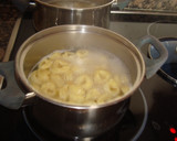 Foto del paso 1 de la receta: Tortellini con jamón y crema de leche