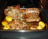 Foto del paso 4 de la receta: Asado de cordero al horno con patatas