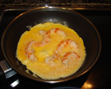 Foto del paso 2 de la receta: Tortilla de gambas