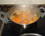 Foto del paso 1 de la receta: Crema de calabaza y champiñones con acelgas