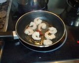 Foto del paso 3 de la receta: Alcachofas con gambas y jamón