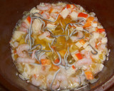 Foto del paso 3 de la receta: Macarrones con gulas, gambas y surimi