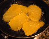 Foto del paso 2 de la receta: Salmón con patatas y pimientos